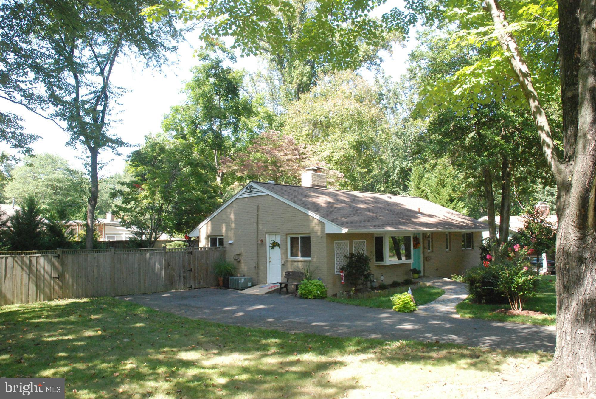 6402 Julian Street Springfield, VA 22150 - Photo 2 of 30 Exterior (Front)