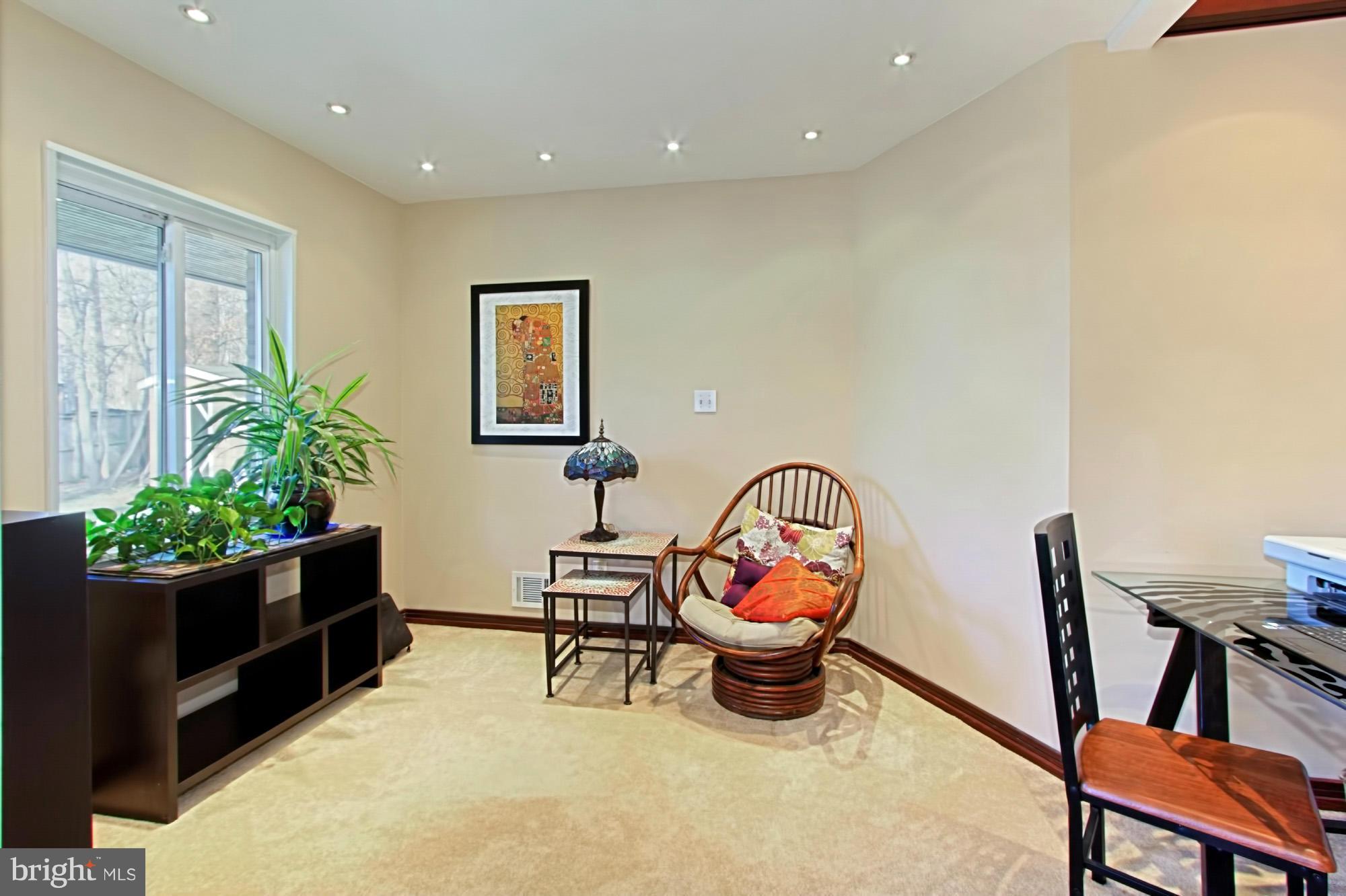 6402 Julian Street Springfield, VA 22150 - Photo 12 of 30 Family Room