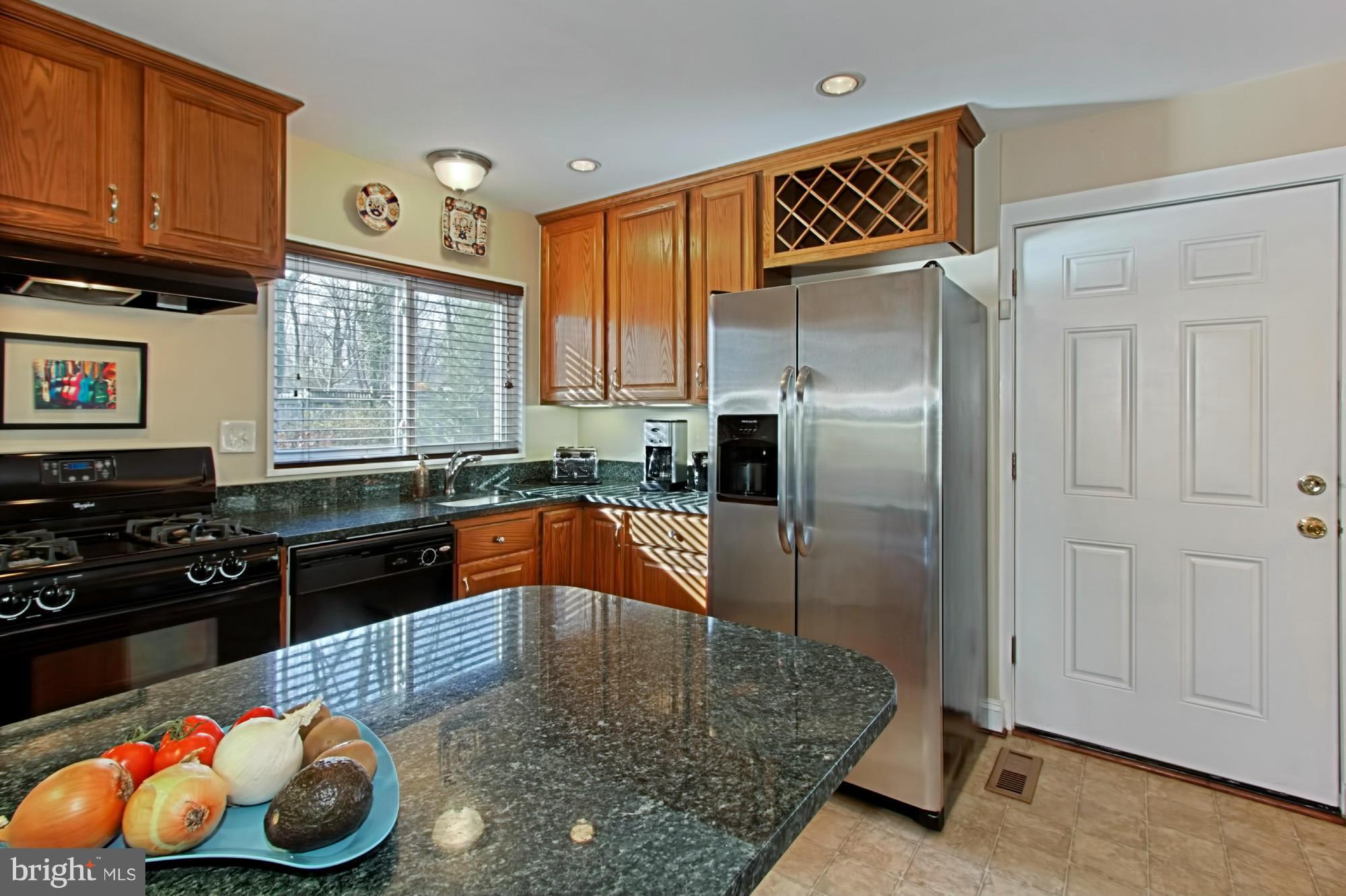 6402 Julian Street Springfield, VA 22150 - Photo 15 of 30 Kitchen