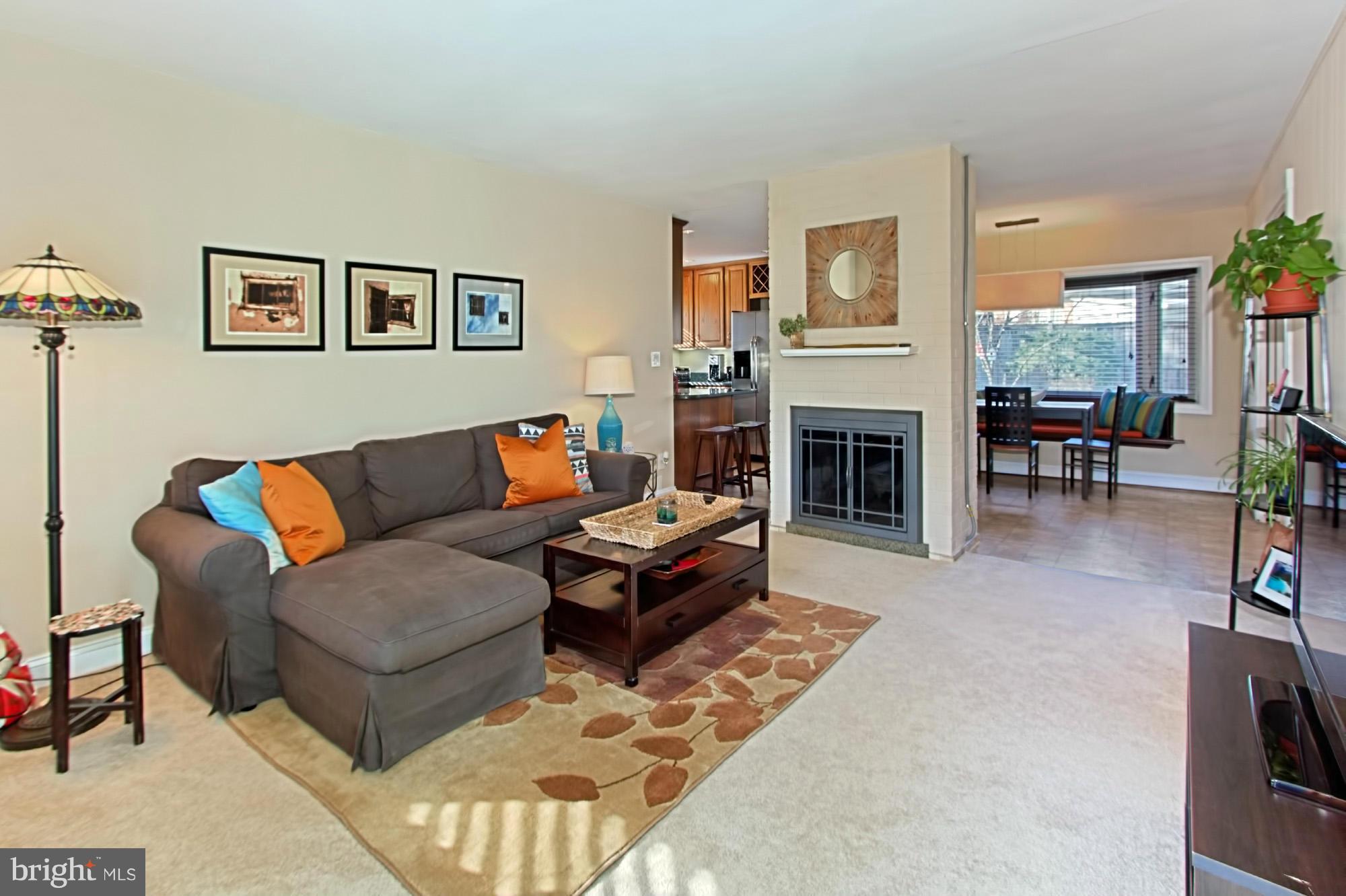 6402 Julian Street Springfield, VA 22150 - Photo 4 of 30 Living Room