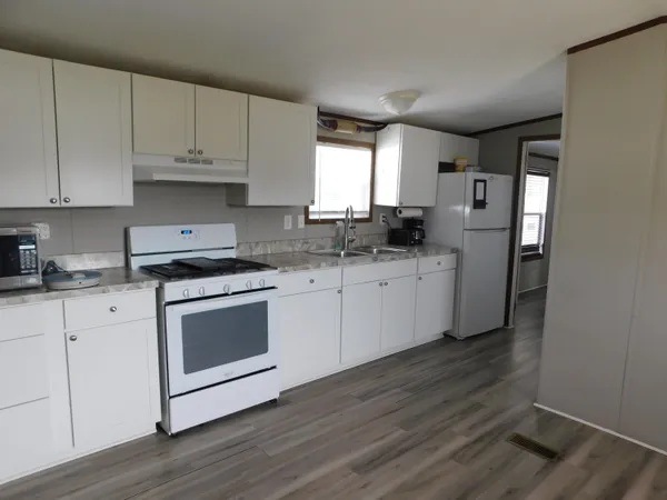 $74,400 | 204 Landmark Street, Sparta, MI 49345