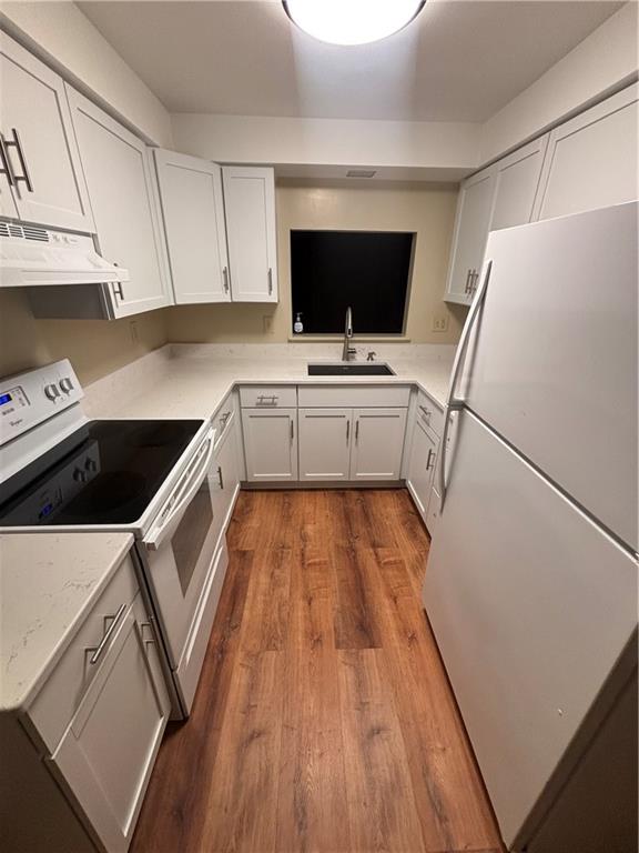 9072 Ringeisen Road Allison Park, PA 15101 - Photo 11 of 30 a kitchen with a microwave a sink and a refrigerator