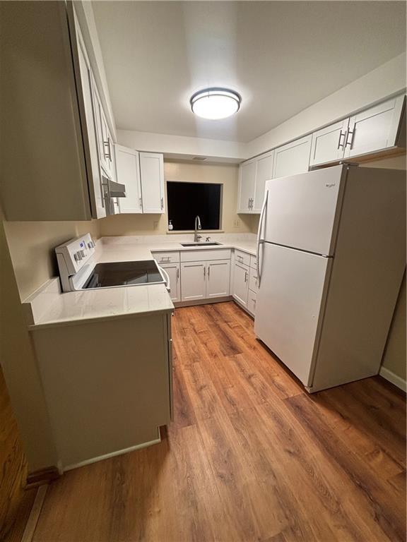 9072 Ringeisen Road Allison Park, PA 15101 - Photo 8 of 30 a living room with wooden floor and a flat screen tv