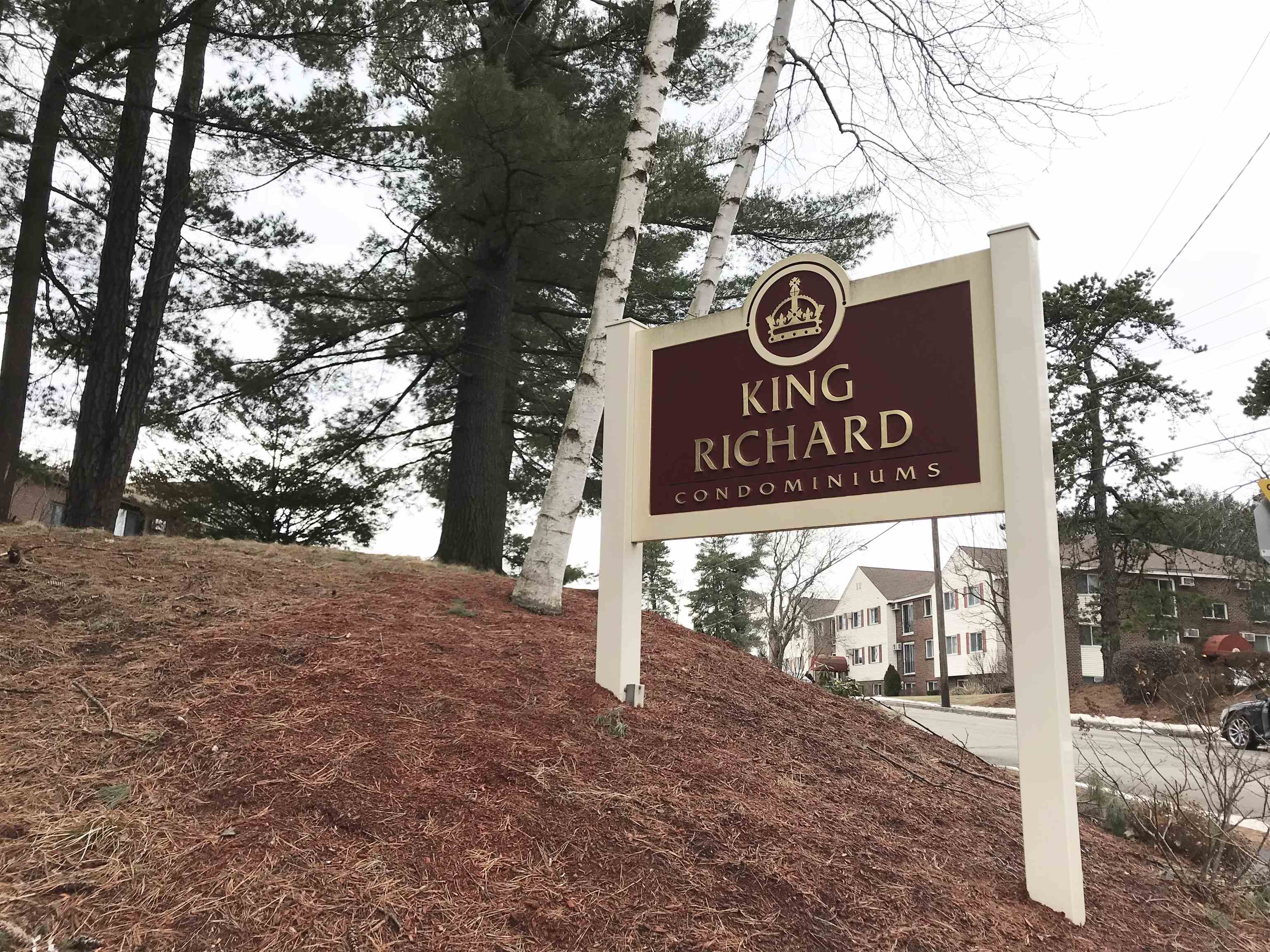 34 English Village Road, Unit 202 Manchester, NH 03102 - Photo 4 of 24 Gallery Image 4