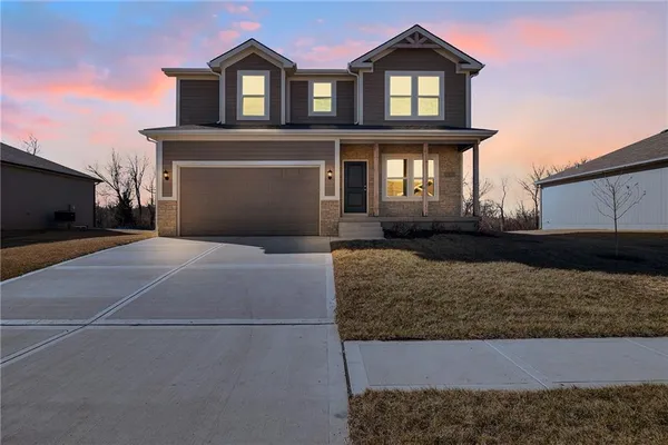 $379,900 | 603 Foxglove Lane, Raymore, MO 64083