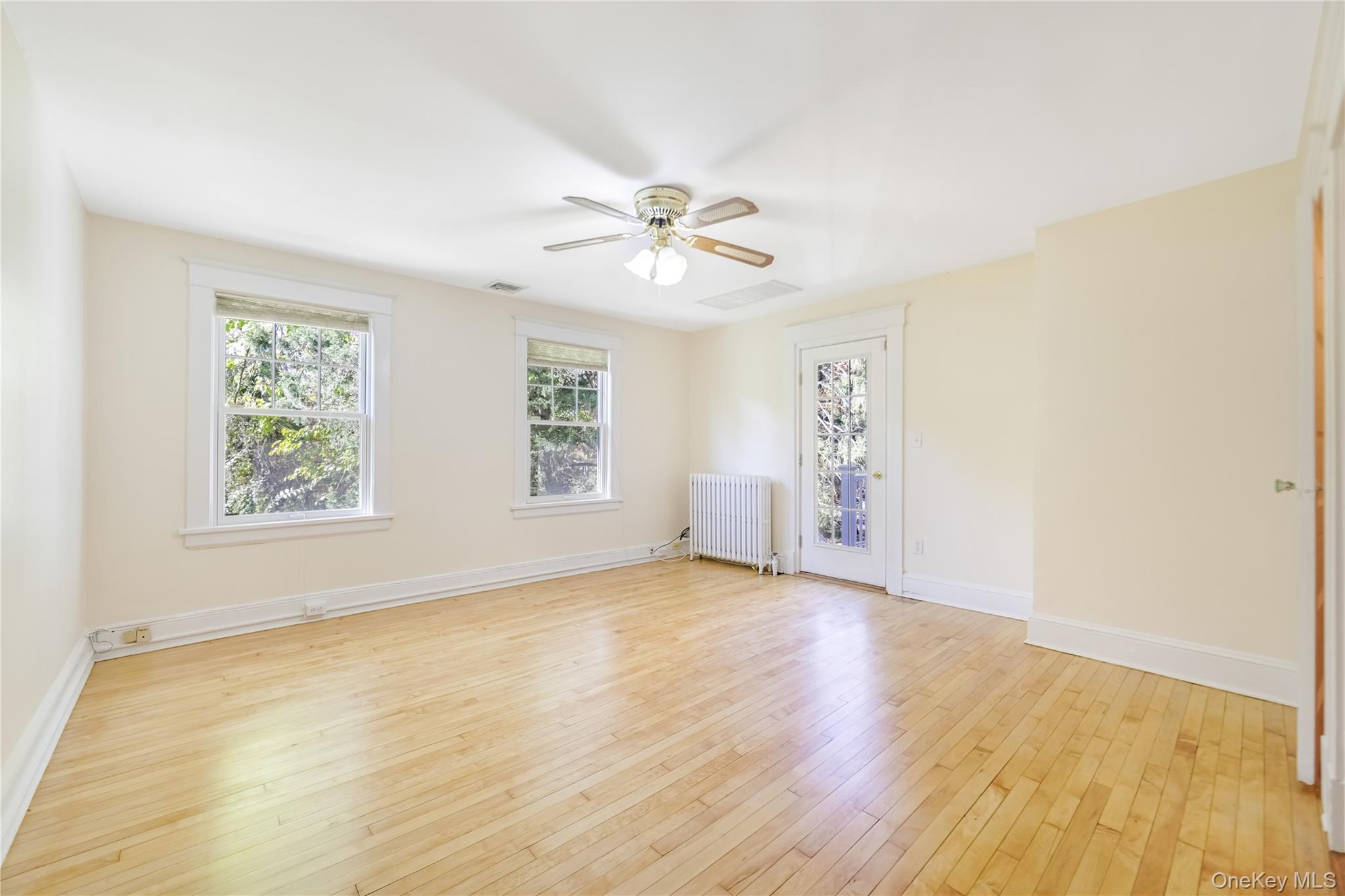 25 Whittier Road Blauvelt, NY 10913 - Photo 26 of 34 an empty room with windows and ceiling fan