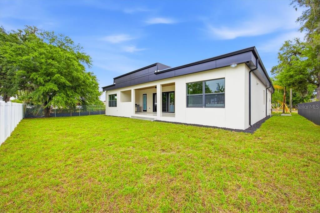 104 South Maki Road Plant City, FL 33563 - Photo 26 of 28 a front view of house with yard and porch