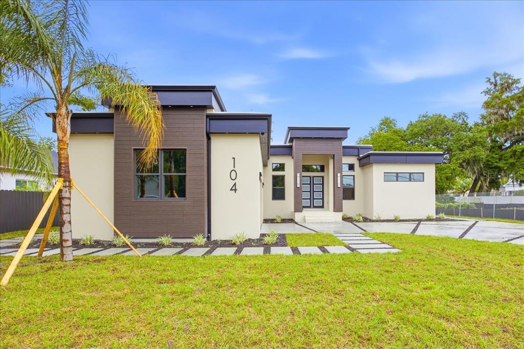 104 South Maki Road Plant City, FL 33563 - Photo 4 of 28 a house view with a garden space