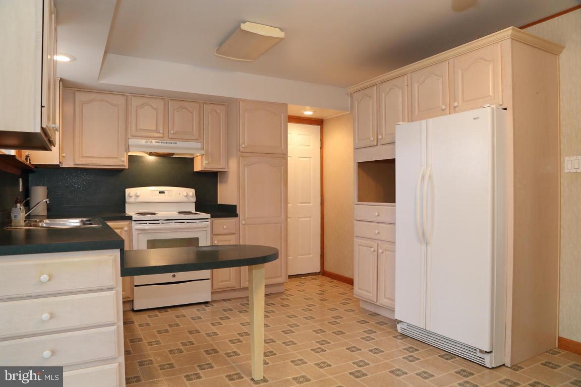 107 Koser Road Elizabethtown, PA 17022 - Photo 3 of 16