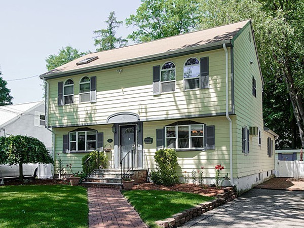 50 Edwin Road Waltham, MA 02453 - Photo 1 of 19 Gallery Image 1