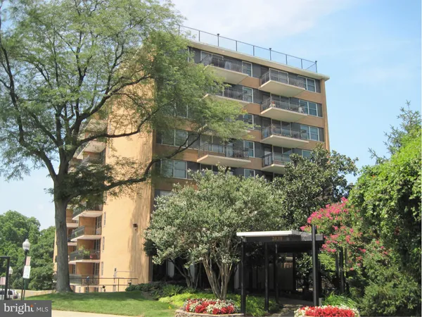 $1,950 | 2030 North Adams Street, Unit 1008, Arlington, VA 22201