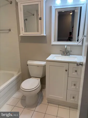 $1,950 | 2030 North Adams Street, Unit 1008, Arlington, VA 22201