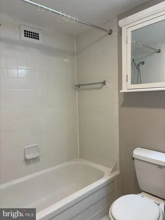 $1,950 | 2030 North Adams Street, Unit 1008, Arlington, VA 22201
