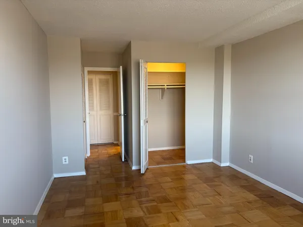 $1,950 | 2030 North Adams Street, Unit 1008, Arlington, VA 22201