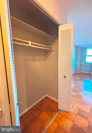 $1,950 | 2030 North Adams Street, Unit 1008, Arlington, VA 22201