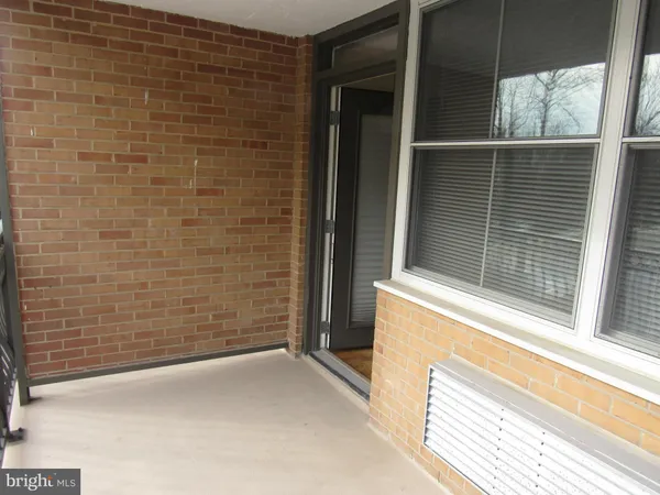 $1,950 | 2030 North Adams Street, Unit 1008, Arlington, VA 22201