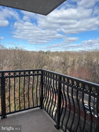 $1,950 | 2030 North Adams Street, Unit 1008, Arlington, VA 22201