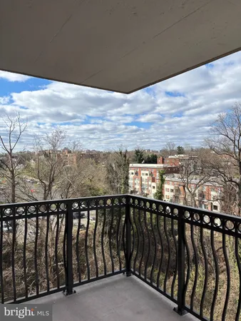 $1,950 | 2030 North Adams Street, Unit 1008, Arlington, VA 22201