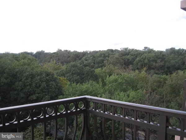 $1,950 | 2030 North Adams Street, Unit 1008, Arlington, VA 22201