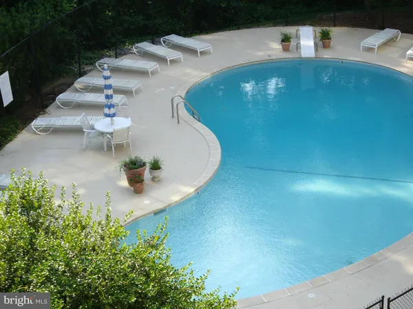 $1,950 | 2030 North Adams Street, Unit 1008, Arlington, VA 22201