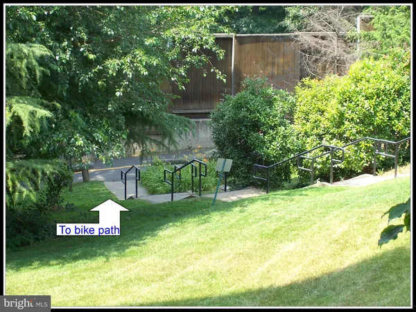 $1,950 | 2030 North Adams Street, Unit 1008, Arlington, VA 22201