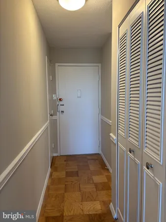 $1,950 | 2030 North Adams Street, Unit 1008, Arlington, VA 22201