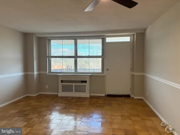 $1,950 | 2030 North Adams Street, Unit 1008, Arlington, VA 22201