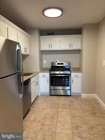 $1,950 | 2030 North Adams Street, Unit 1008, Arlington, VA 22201