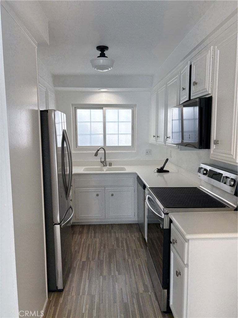 8130 Redlands Street, Unit 10 Playa del Rey, CA 90293 - Photo 4 of 14
