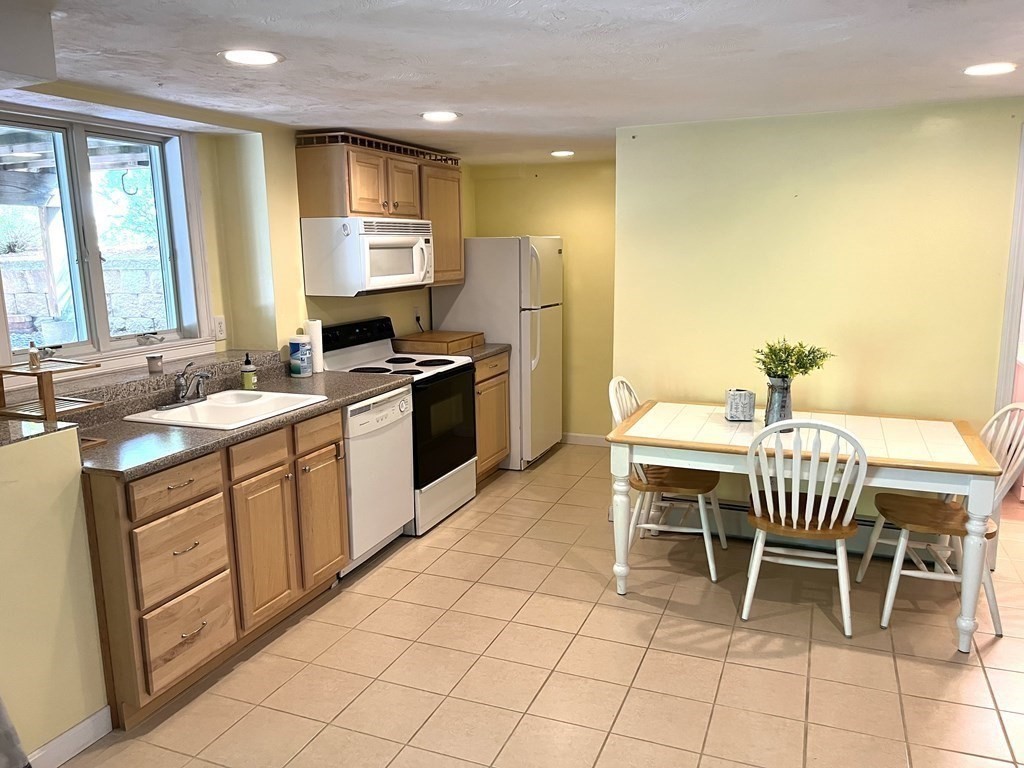 19 Juniper Road Worcester, MA 01602 - Photo 30 of 42 Gallery Image 30