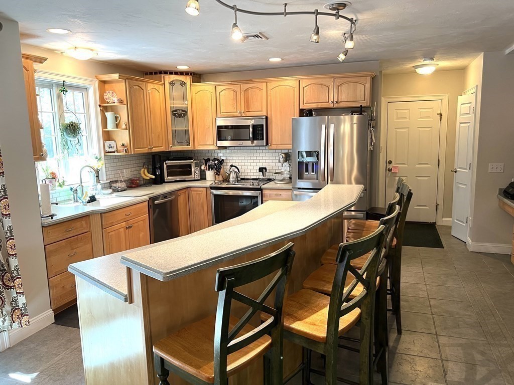 19 Juniper Road Worcester, MA 01602 - Photo 3 of 42 Gallery Image 3