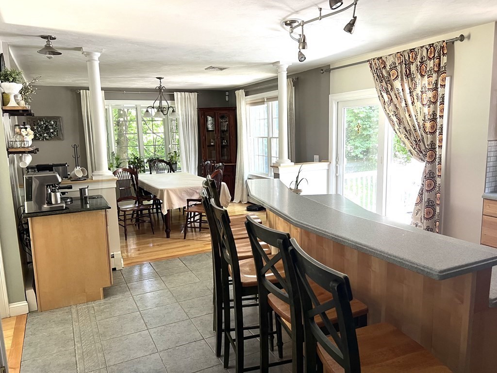 19 Juniper Road Worcester, MA 01602 - Photo 5 of 42 Gallery Image 5