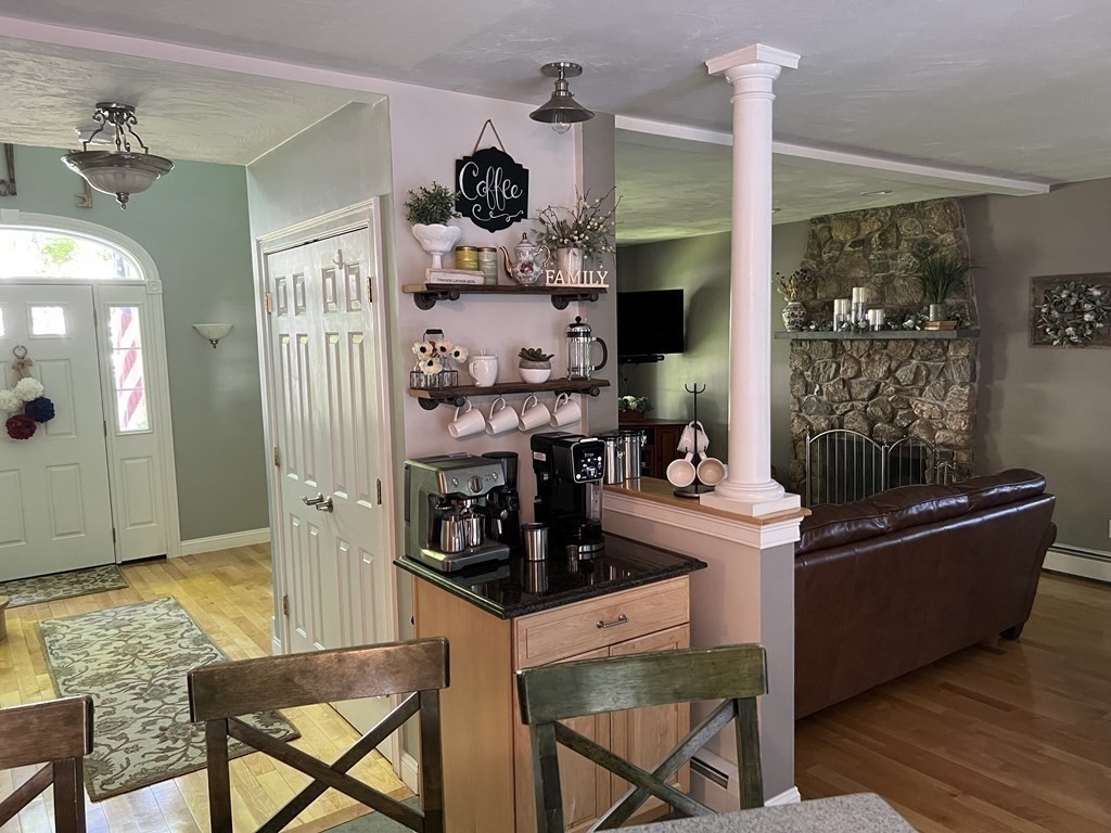 19 Juniper Road Worcester, MA 01602 - Photo 6 of 42 Gallery Image 6