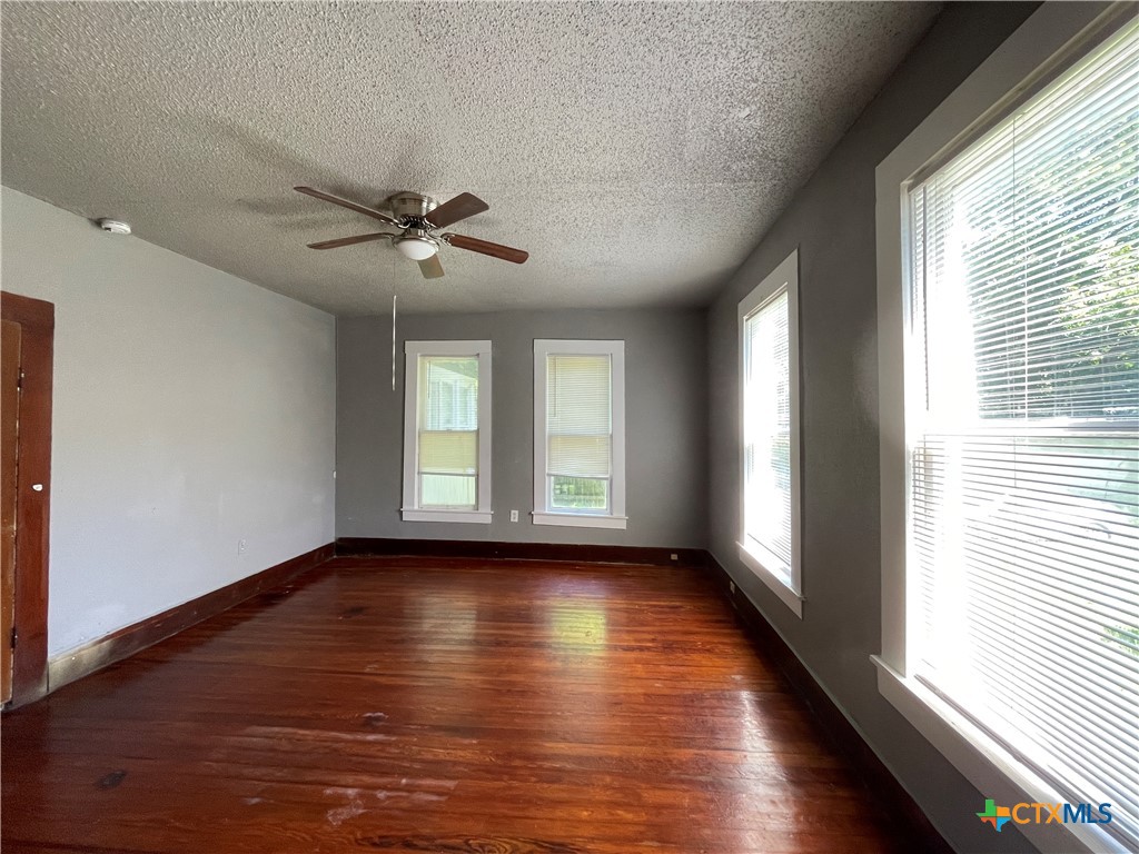 319 North 4th Street Temple, TX 76501 - Photo 5 of 25