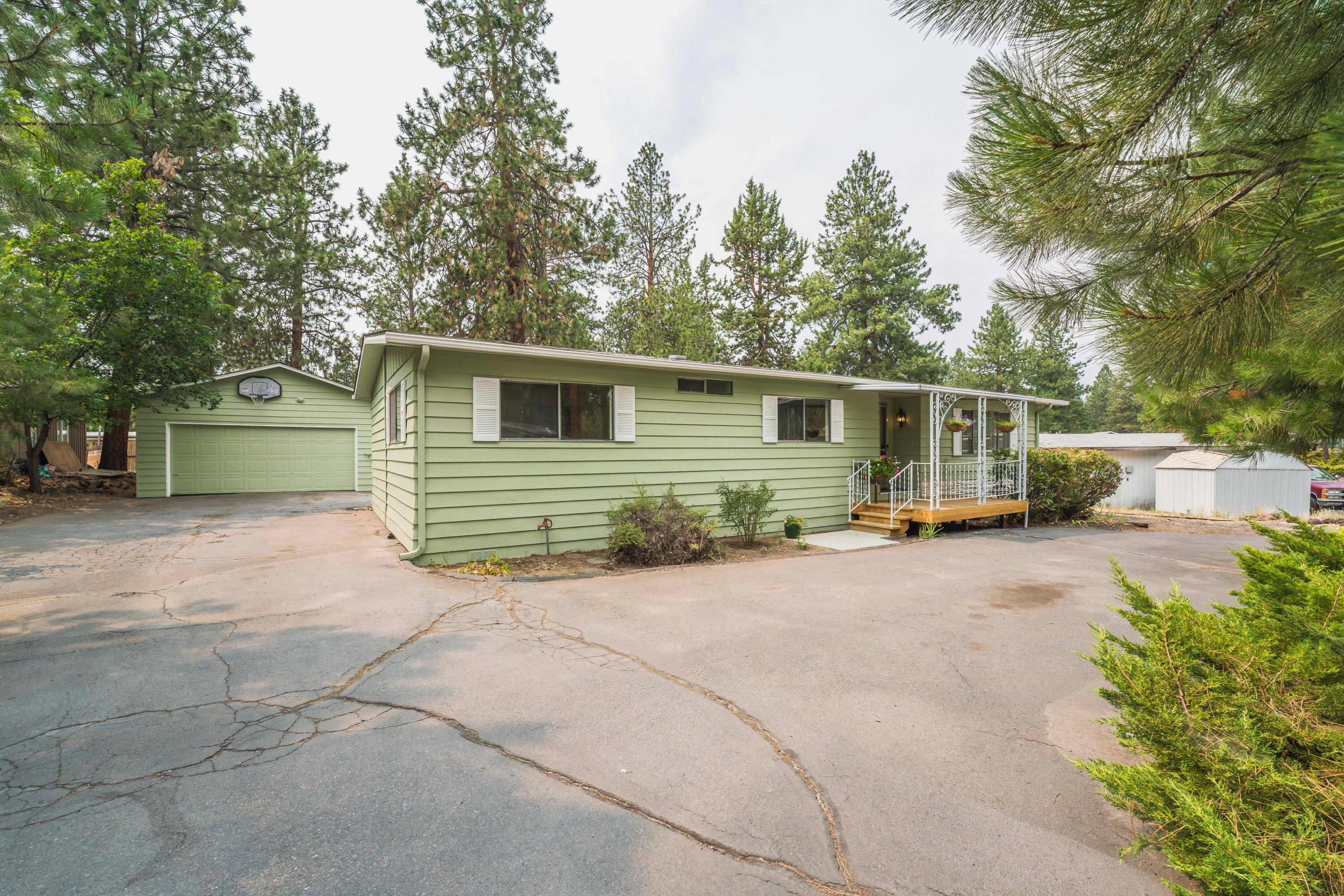 60973 Ridge Drive Bend, OR 97702 - Photo 1 of 31 Ridge Drive-36