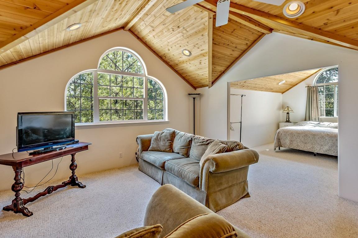 380 Pair A Dice Ranch Road Jacksonville, OR 97530 - Photo 23 of 35 Upstairs bonus room.