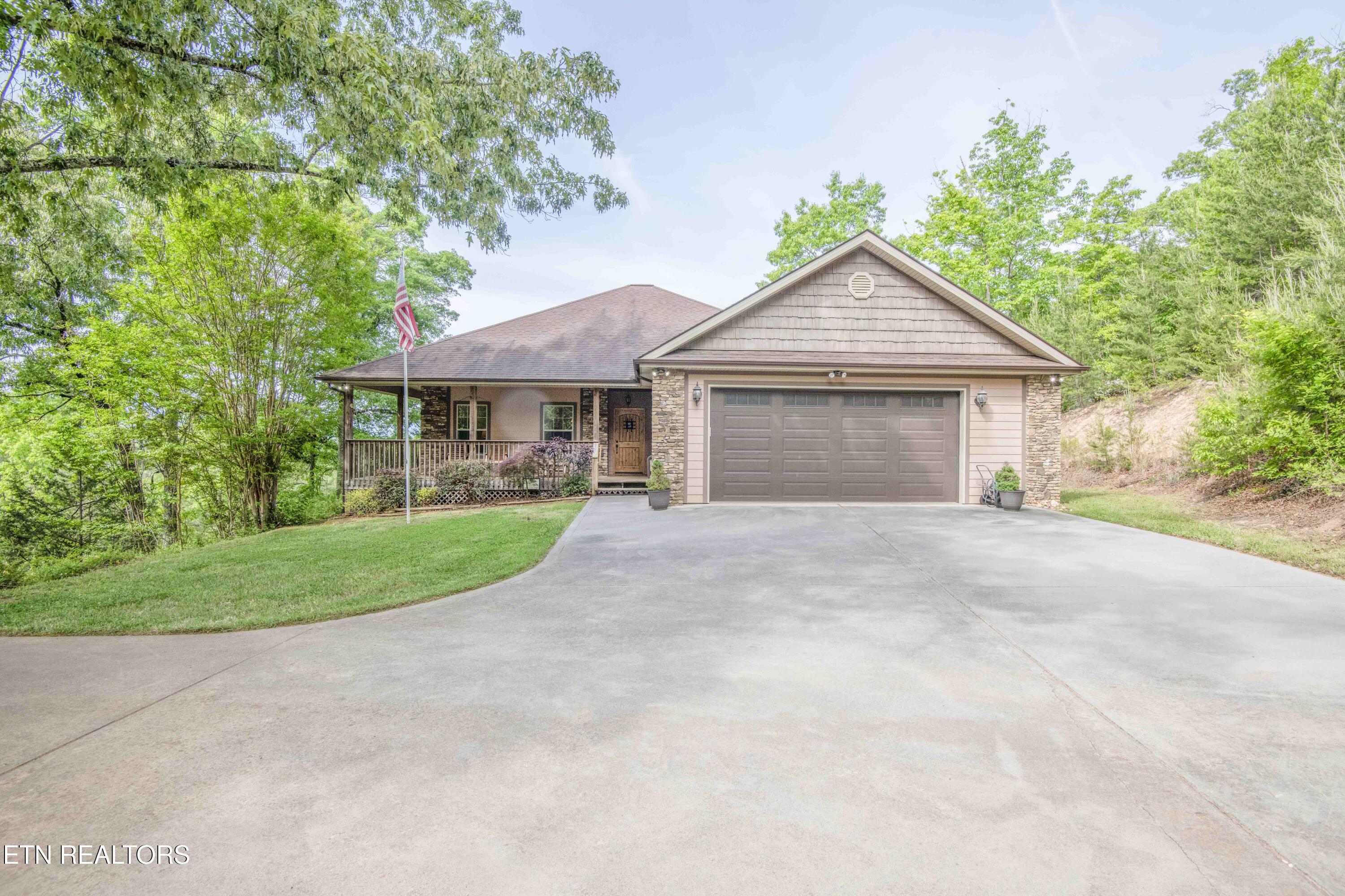 1033 Shell Mountain Road Sevierville, TN 37876 - Photo 3 of 60 Large Driveway