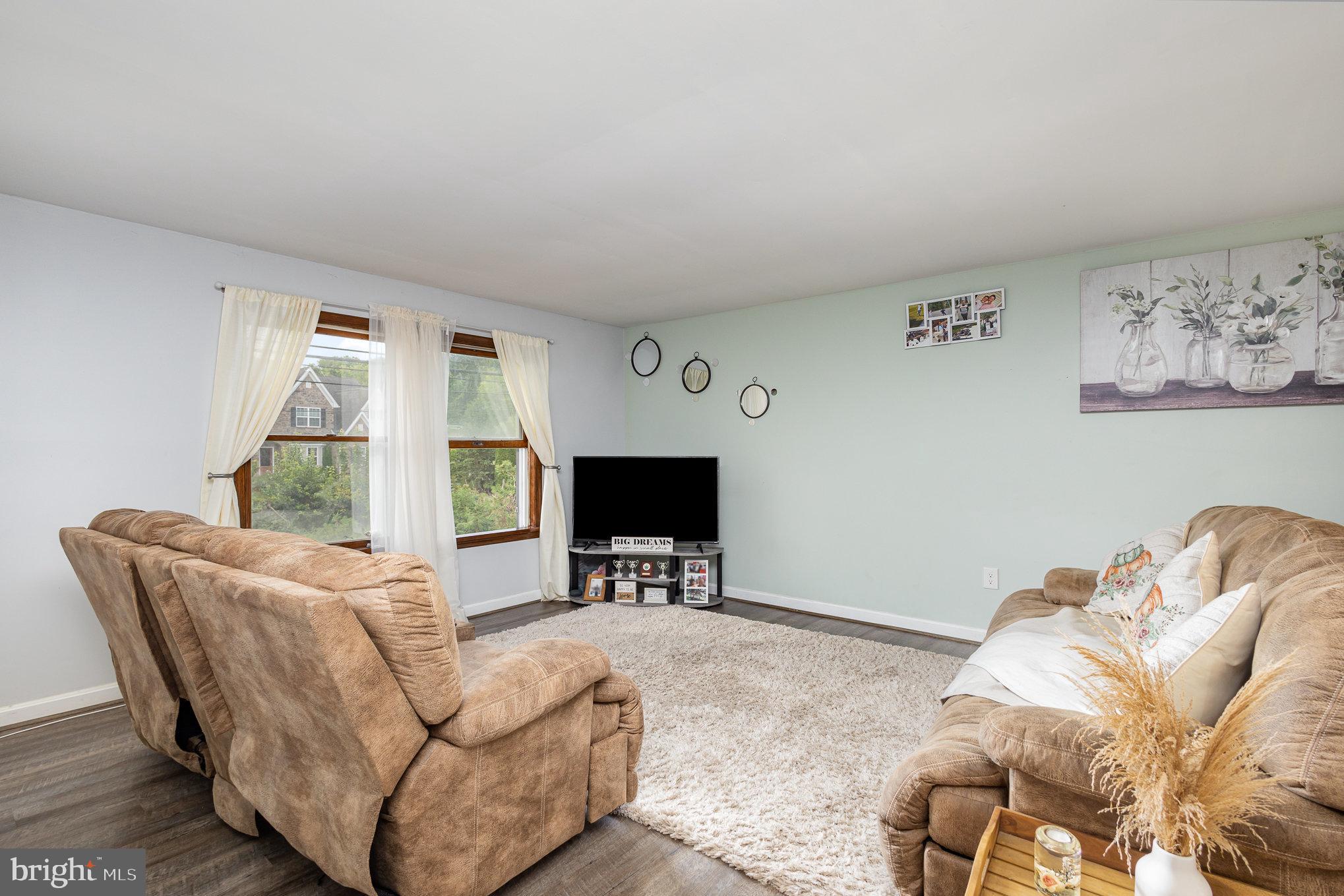 155 Schoolhouse Road Palmyra, PA 17078 - Photo 2 of 26 Gallery Image 2