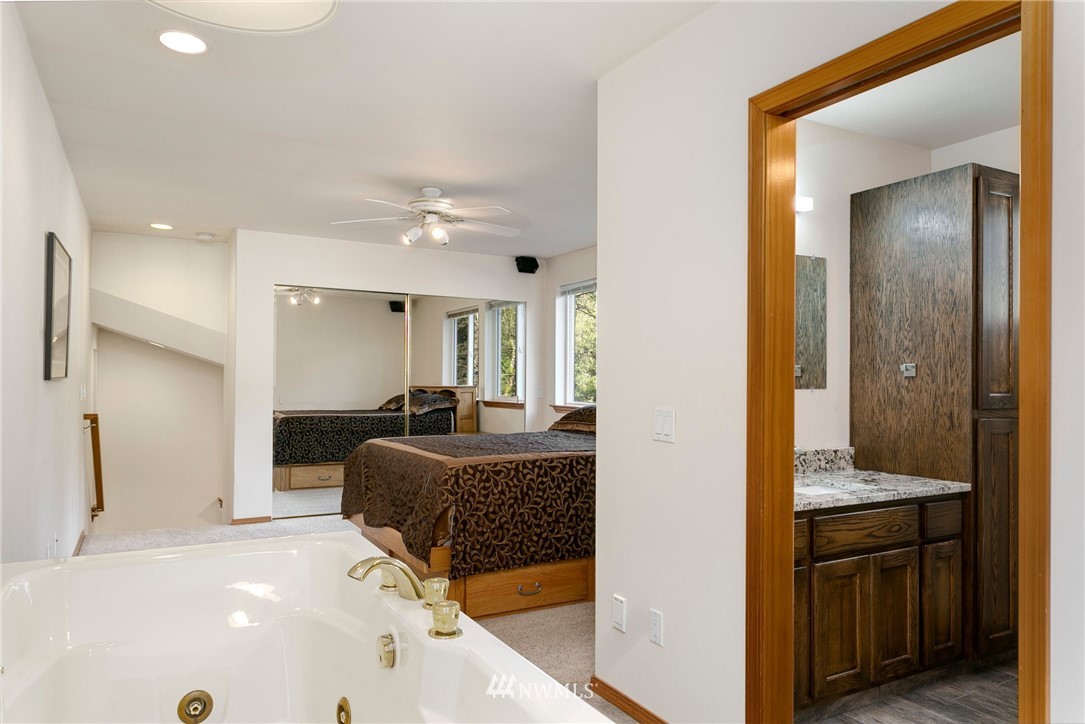 7120 Meadowdale Beach Road Edmonds, WA 98026 - Photo 14 of 31 Gallery Image 14