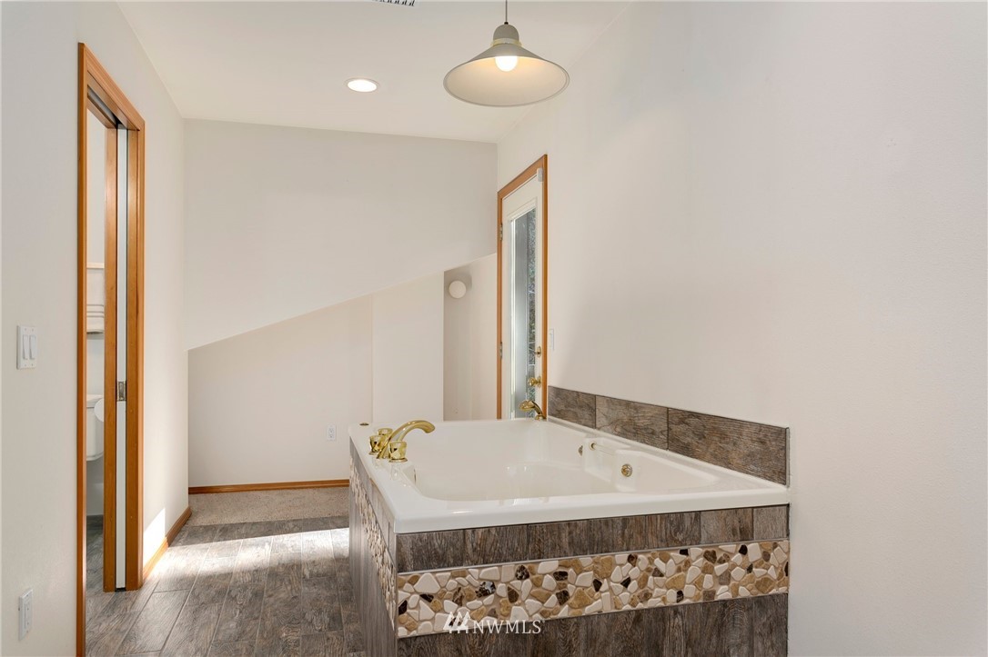 7120 Meadowdale Beach Road Edmonds, WA 98026 - Photo 15 of 31 Gallery Image 15