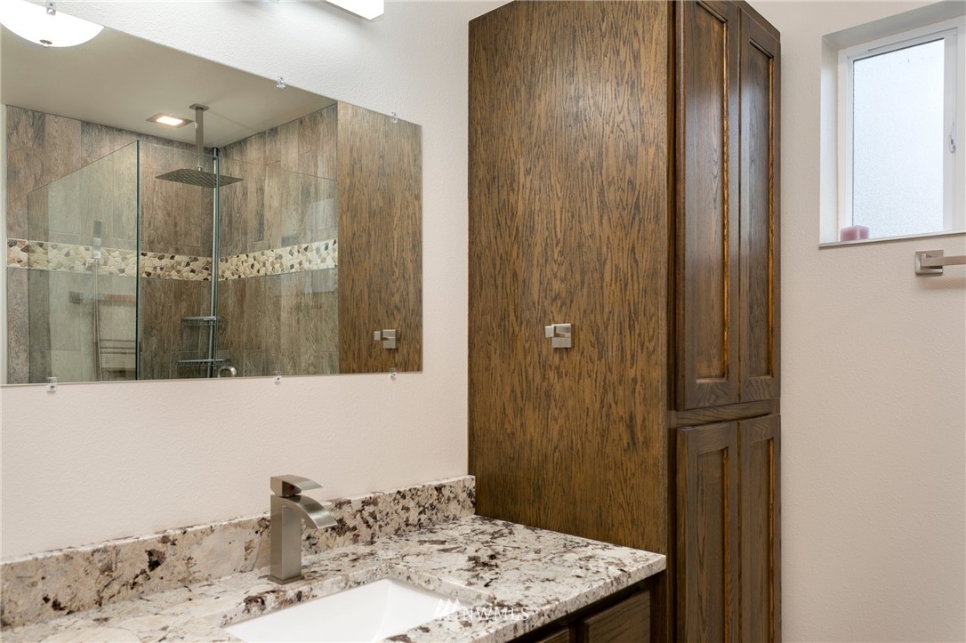 7120 Meadowdale Beach Road Edmonds, WA 98026 - Photo 17 of 31 Gallery Image 17