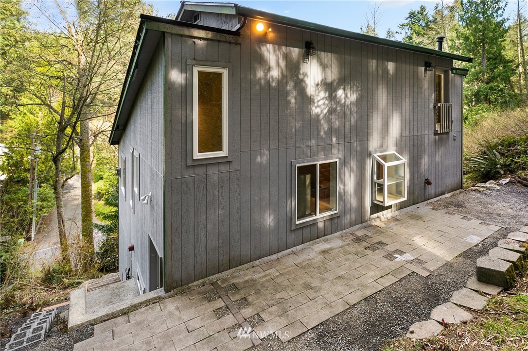 7120 Meadowdale Beach Road Edmonds, WA 98026 - Photo 27 of 31 Gallery Image 27