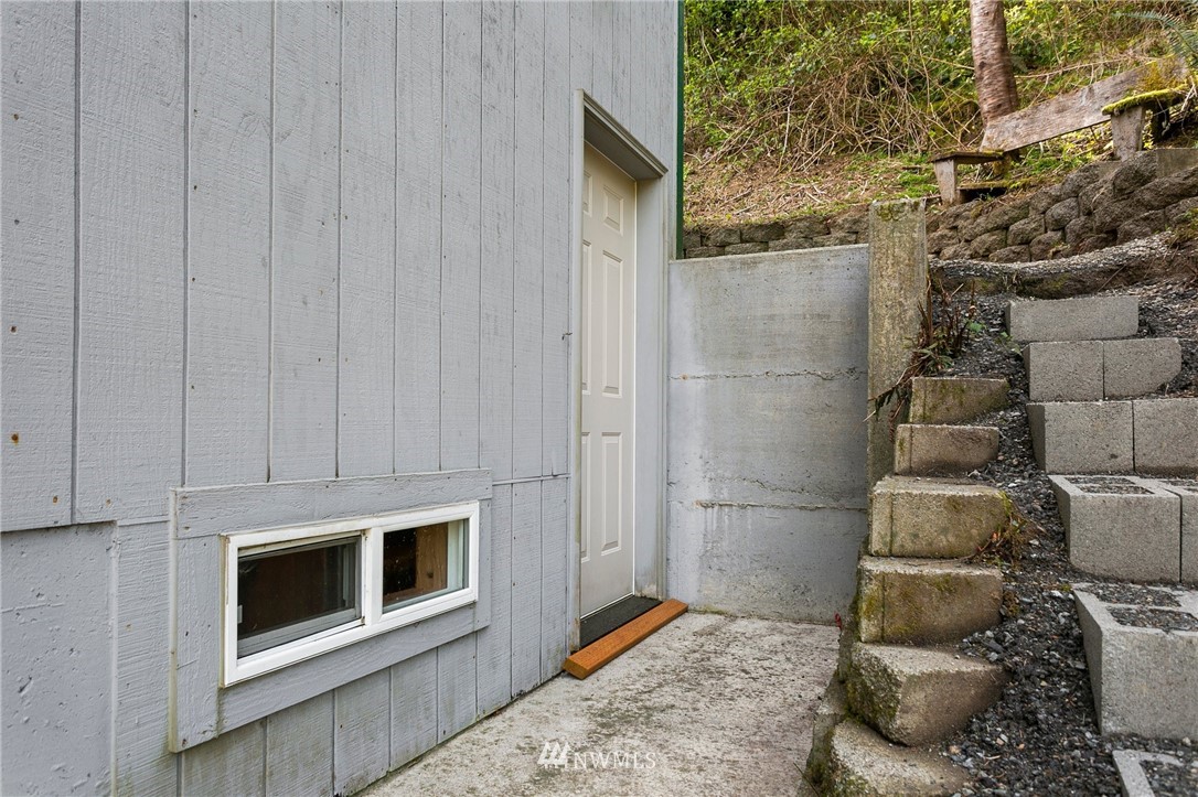 7120 Meadowdale Beach Road Edmonds, WA 98026 - Photo 28 of 31 Gallery Image 28