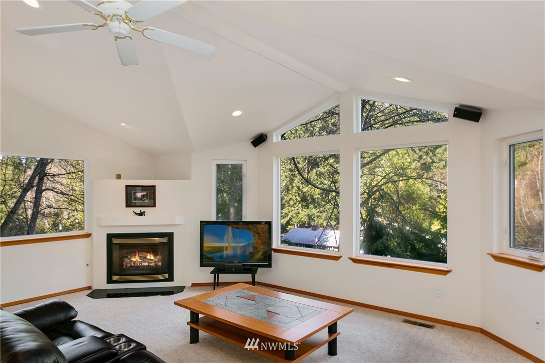 7120 Meadowdale Beach Road Edmonds, WA 98026 - Photo 4 of 31 Gallery Image 4