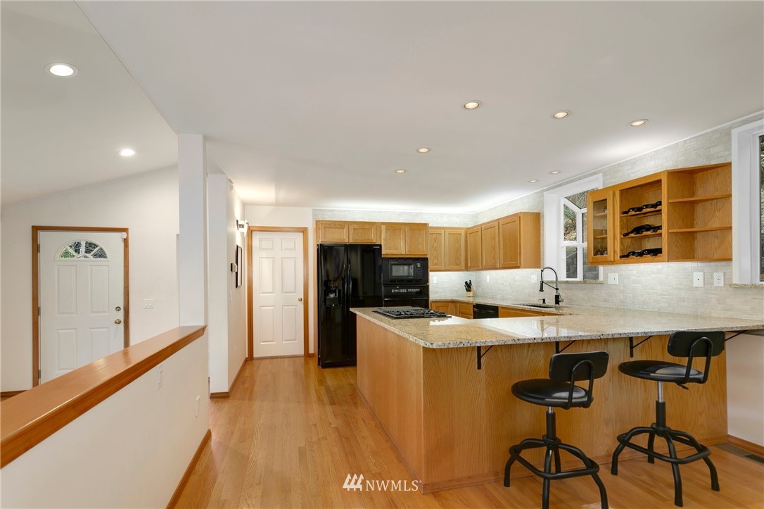 7120 Meadowdale Beach Road Edmonds, WA 98026 - Photo 7 of 31 Gallery Image 7