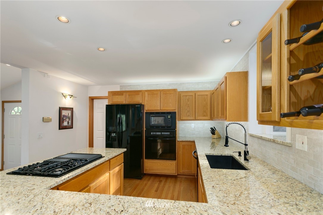 7120 Meadowdale Beach Road Edmonds, WA 98026 - Photo 9 of 31 Gallery Image 9