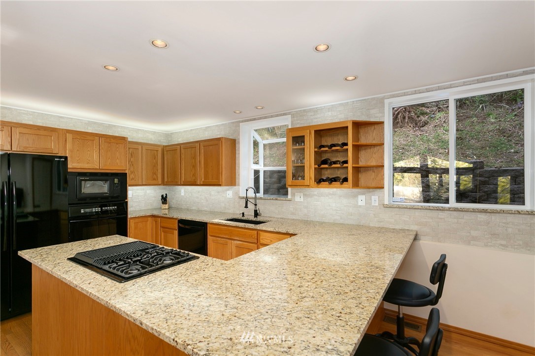 7120 Meadowdale Beach Road Edmonds, WA 98026 - Photo 10 of 31 Gallery Image 10