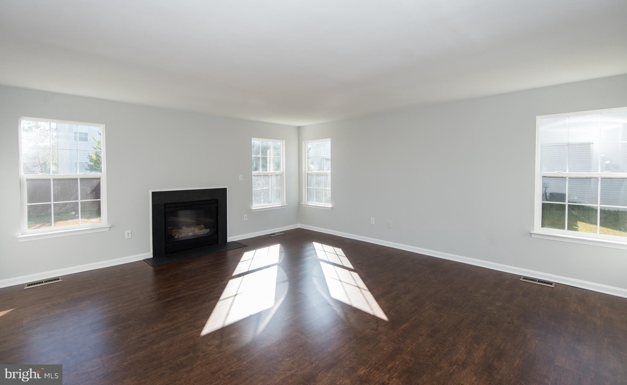 402 Robbins Farm Road Cambridge, MD 21613 - Photo 11 of 30 Living Room