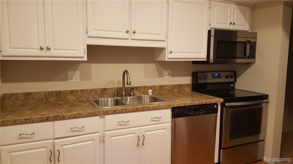 24874 Chalk Farm Road West Warren, MI 48091 - Photo 4 of 25