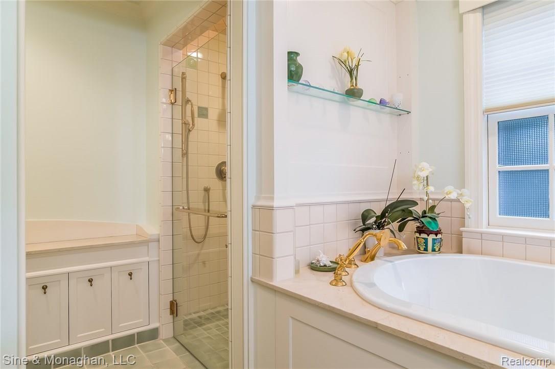 24 Warner Road Grosse Pointe, MI 48236 - Photo 32 of 56 034-Bathroom-5492456-medium.jpg